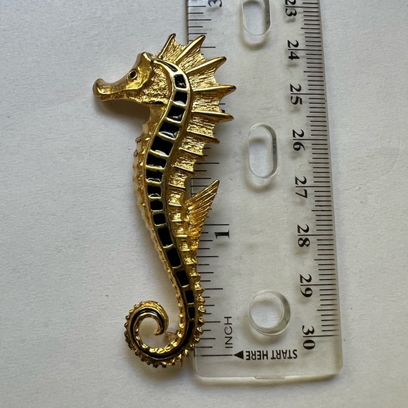 Gold & Black Seahorse Brooch - Picture 6 of 8